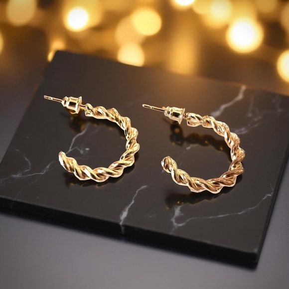 🔴 5 for $10 ONE PAIR Gold Tone Round Shaped Stud Earrings - Picture 1 of 3